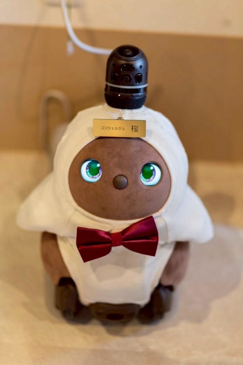 施設に置かれたコンシェルジュロボット